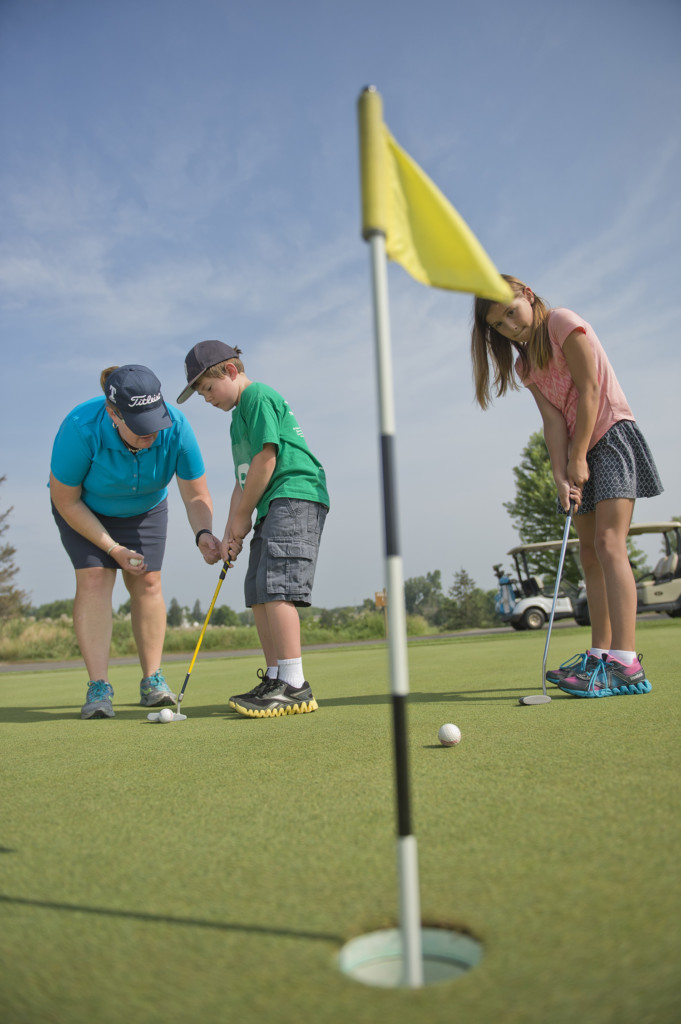 kids learning to golf